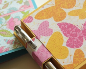 Sticky note holders with gel pens